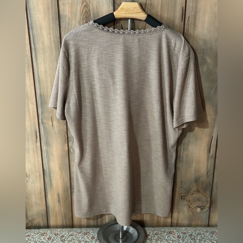 Amazon Women's Beige Ribbed Button-Down Top - Picture 6 of 9